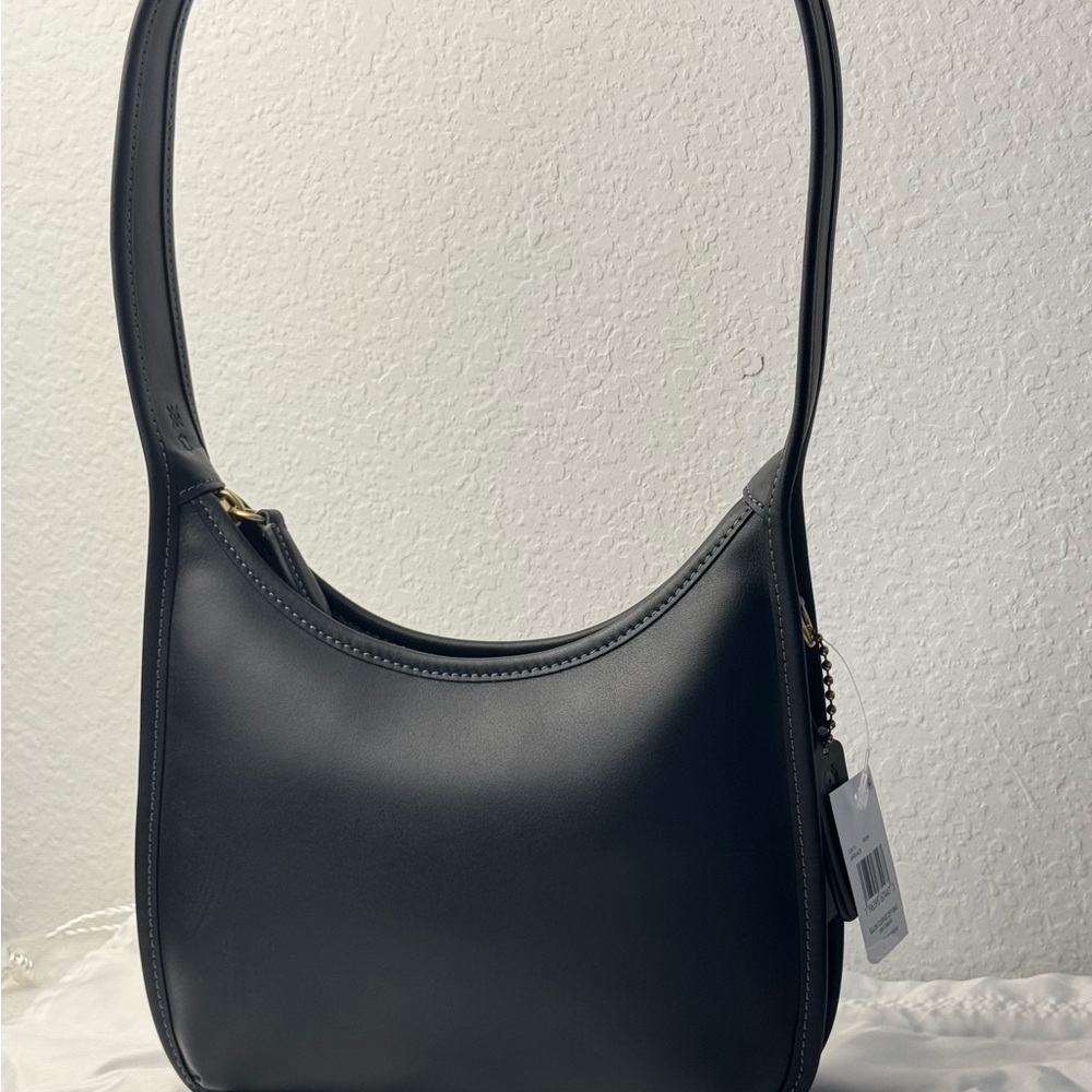 NWT- Coach curve zip should bag